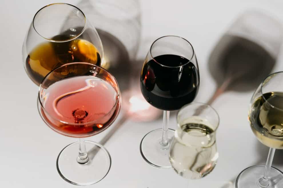 different glasses to use for different kinds of wine